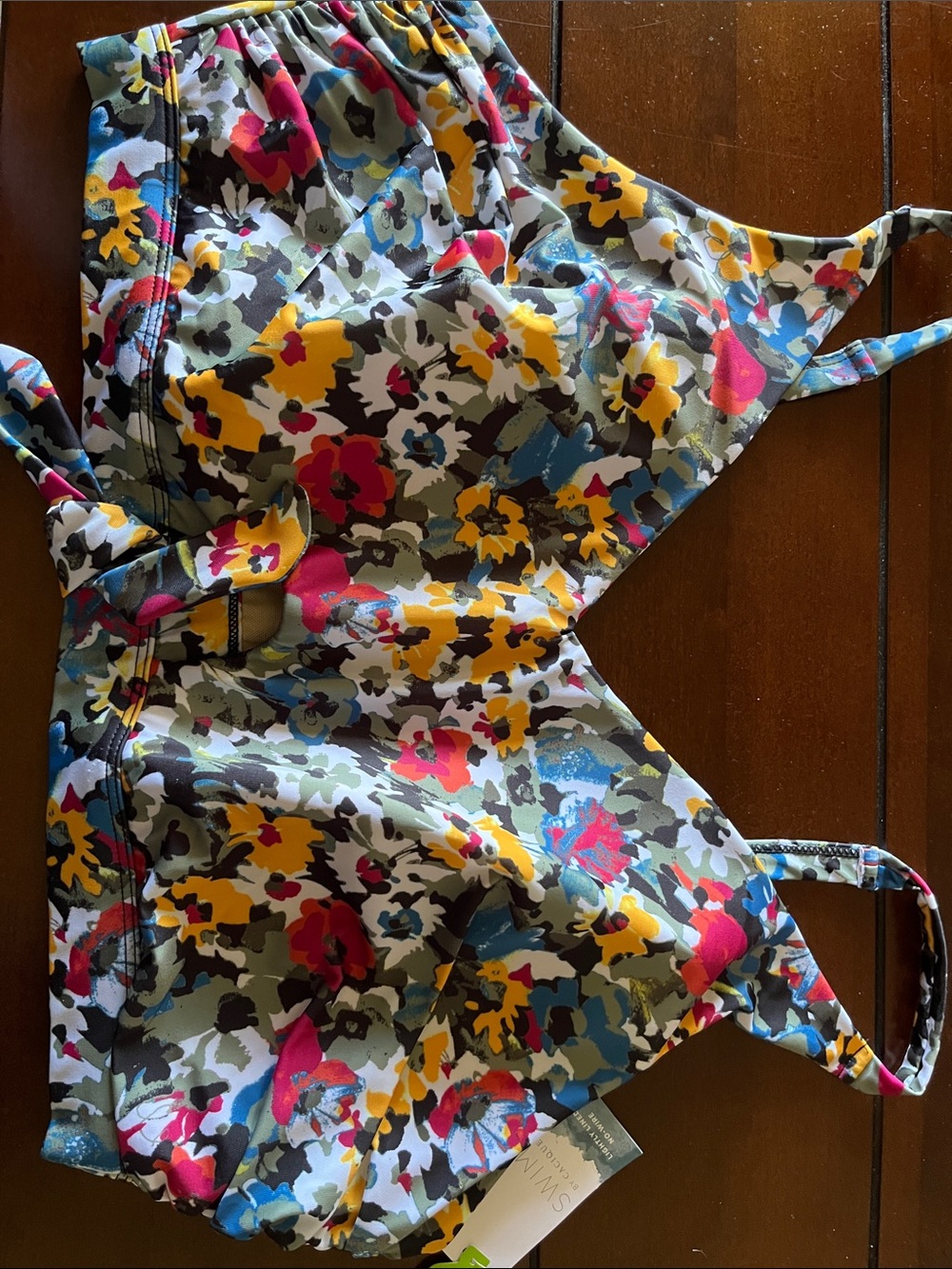 LANE BRYANT lightly lined no-wire swim top. Flowered pattern.
